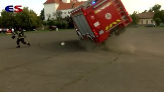 Feuerwehrfahrzeug kippt bei Übung durch zu hohe Geschwindigkeit um  Ansicht 2 [upl. by Ulick841]